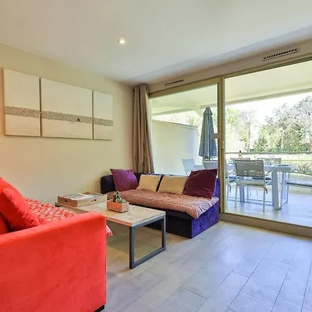 Centre St Tropez - Gd 2 Pieces, Piscine Et Parking *