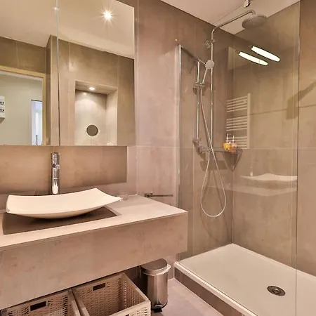 Centre St Tropez - Gd 2 Pieces, Piscine Et Parking * サントロペ