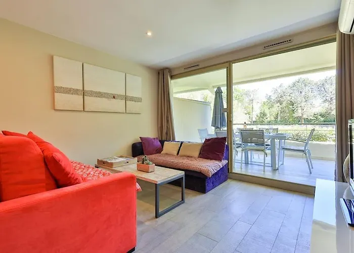 Centre St Tropez - Gd 2 Pieces, Piscine Et Parking *